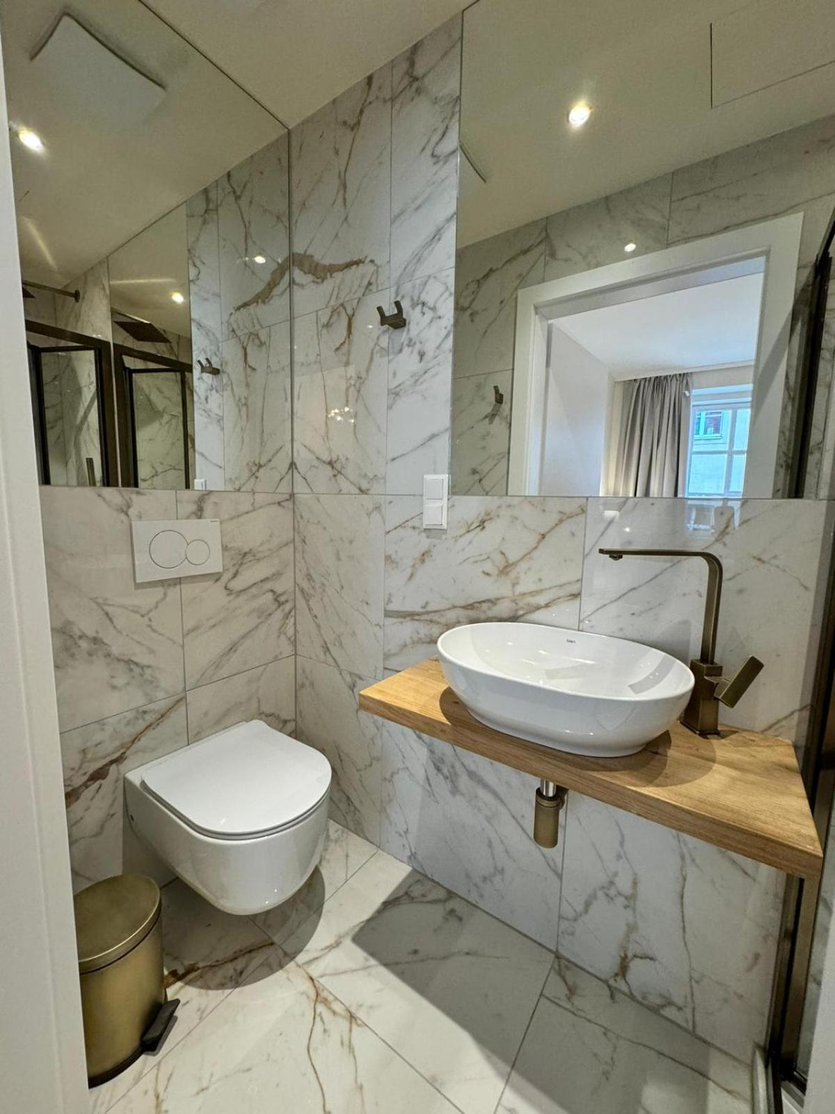 Parklane Boutique - Newly Renovated Hotel *