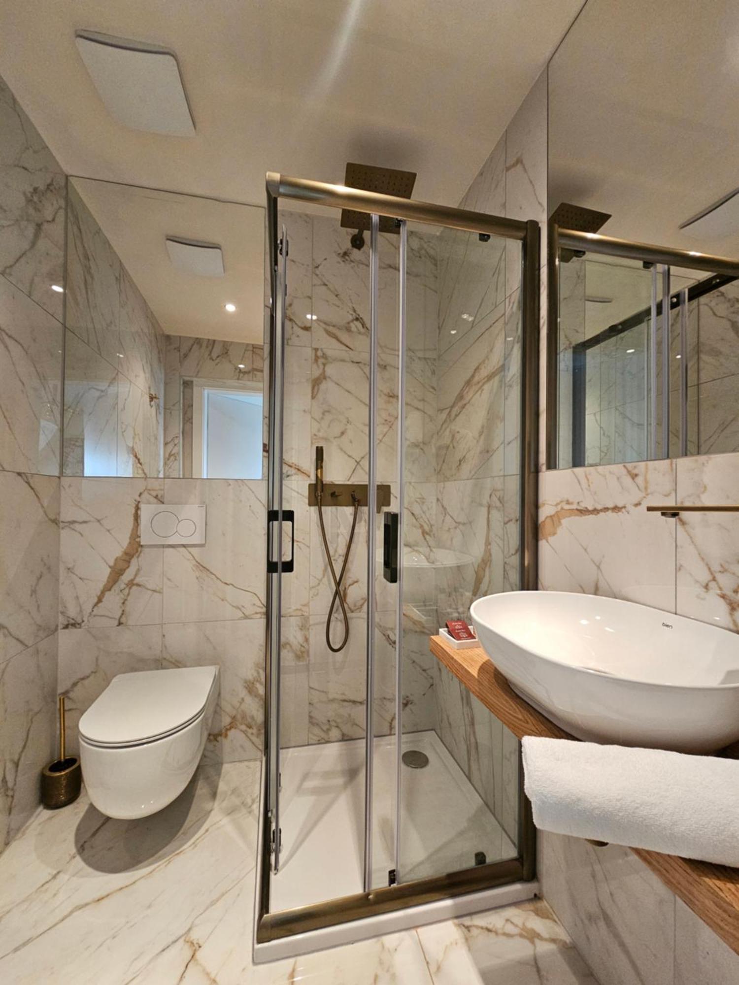Hotel Parklane Boutique - Newly Renovated